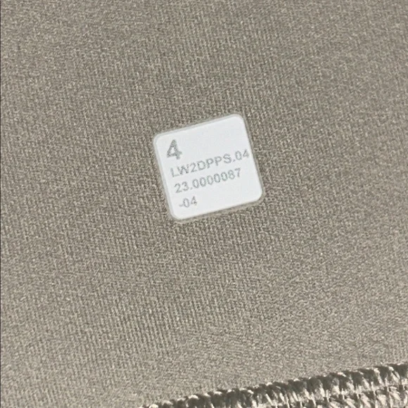 Lululemon Align Asymmetrical Bra *Light Support, A/B Cup
Riverstone size 4 - Picture 6 of 10